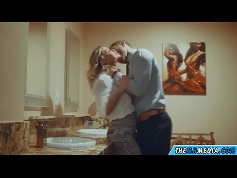 ❤️ Når en barmfagre blondine forfører dig på et offentligt toilet ️❌ Porn video at da.battlepass-bonuse.ru ❌